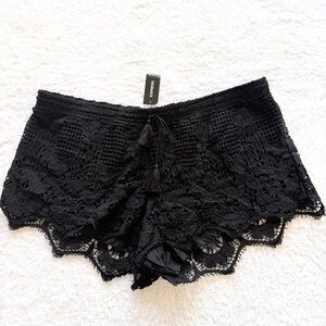 NWT Express Women's Black Size L Crochet Lace Shorts Tassels